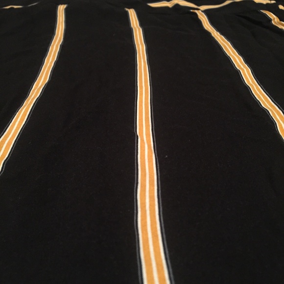 Vintage-Style Short Sleeve Button Up - Picture 4 of 4